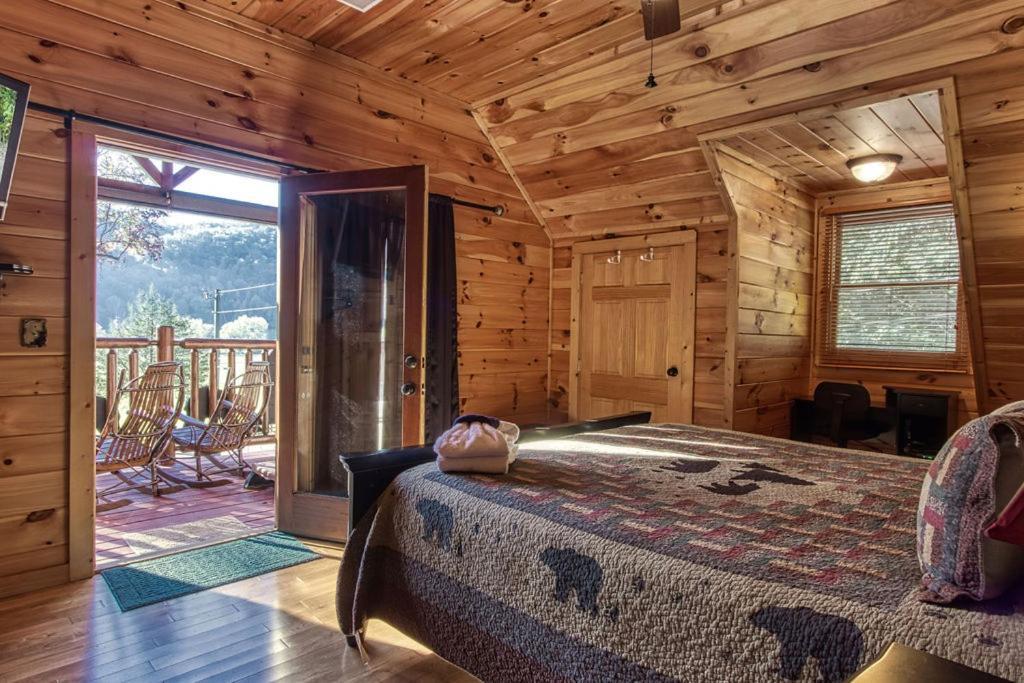 Papa Bear, Hot Tub, Wifi, 1089 Free Tickets Each Paid Day, Dollywood And More Sevierville Exterior photo