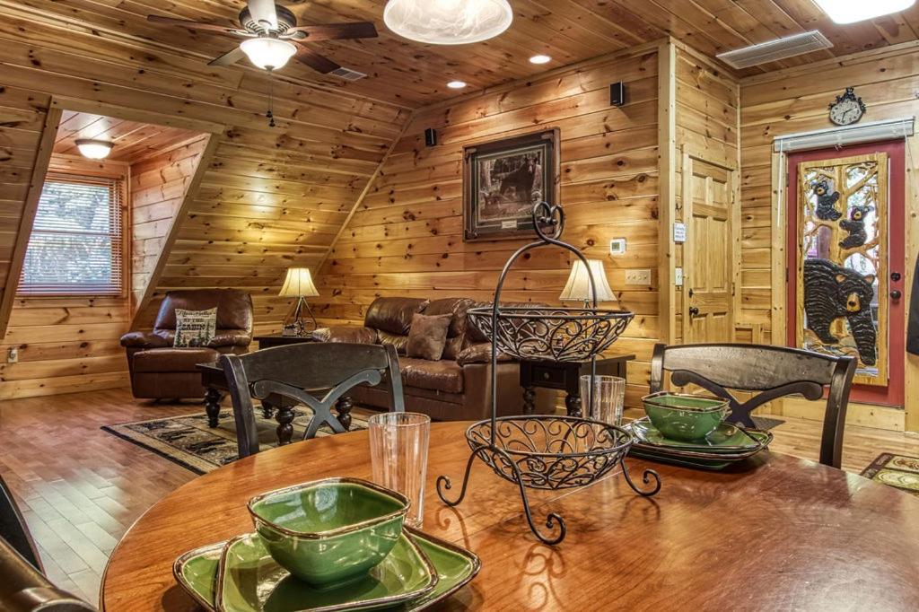 Papa Bear, Hot Tub, Wifi, 1089 Free Tickets Each Paid Day, Dollywood And More Sevierville Exterior photo